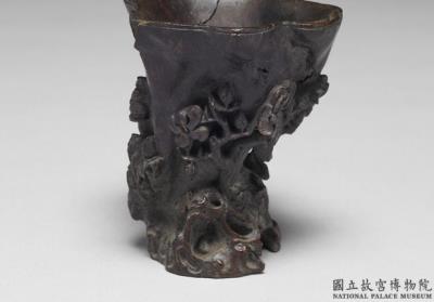 图片[3]-Carved agarwood wine cup with flower-and-fruit decoration, Qing dynasty (1644-1911)-China Archive